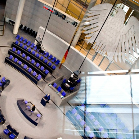 Der Saal des Deutschen Bundestags in Berlin aus der Aufsicht