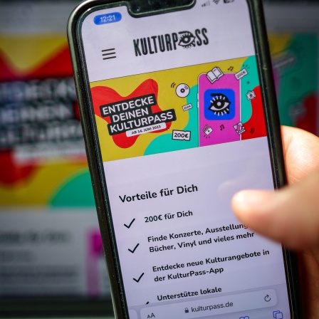 Die Website für den Kulturpass ist auf einem Smartphone geöffnet