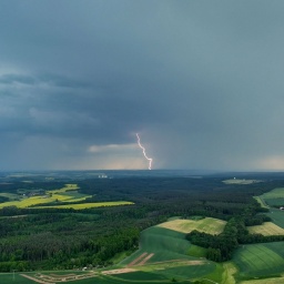 Ein Blitz über Thüringen.