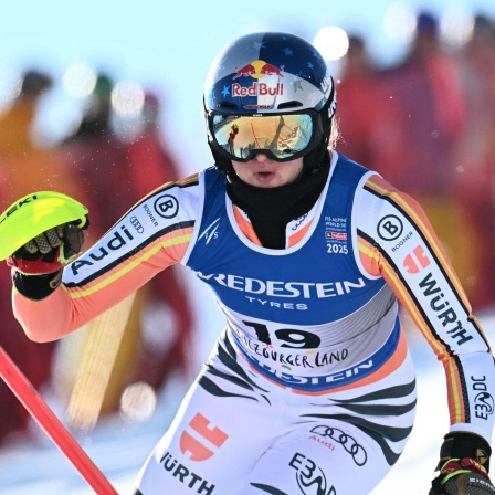 Emma Aicher im ersten lauf des Slaloms von Saalbach 