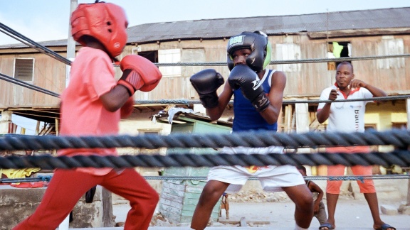 Sportschau - Wie Ein Ghanaisches Dorf Box-weltmeister Produziert