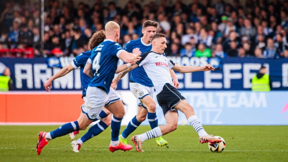 Sportschau 3. Liga - Dämpfer Im Aufstiegskampf Für Bielefeld In Verl