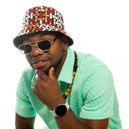 Produzenten-Legende DJ Paparazzi aus Angola bringt seine Afrohouse Vibes mit zur COSMO DJ Session
