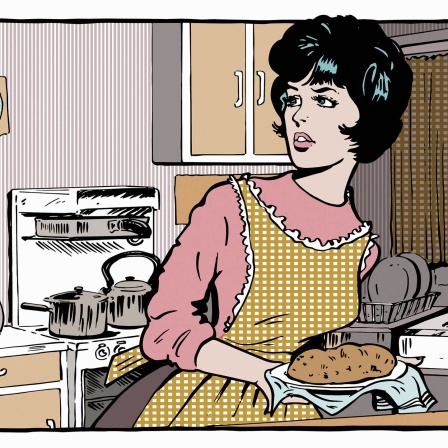 Hausfrau beim Kochen und ängstlichem Überprüfen der Zeit