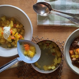 Lammgulasch mit Steckrüben