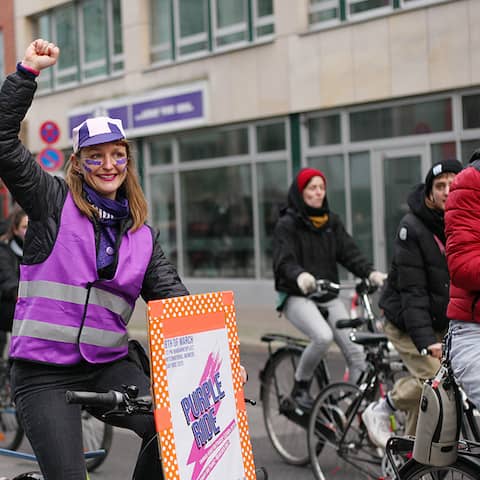 "Purple Ride" zum internationalen Frauentag © Wolfram Steinberg/dpa