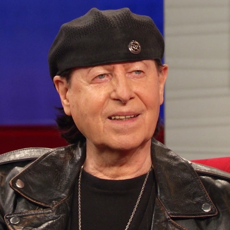 Scorpions-Sänger Klaus Meine zu Gast auf dem roten Sofa.