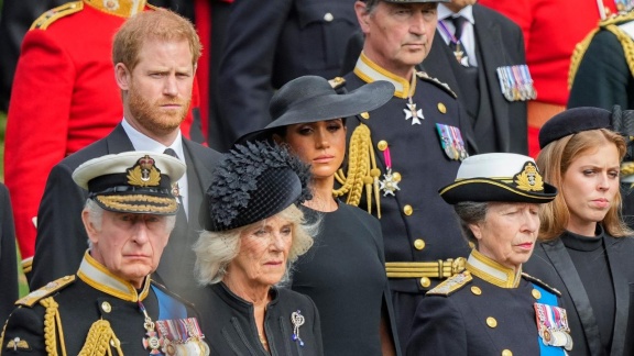Ard Sondersendung - Abschied Von Der Queen - Beisetzung In Windsor