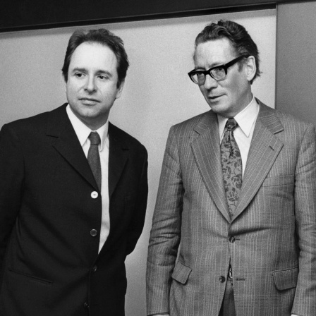 Der Berliner Kultur- und Wissenschafts-Senator Prof. Dr. Werner Stein (M.) stellt am 11.12.1972 in der Akademie der Künste den neuen Direktor der Berliner Festspiele, Dr. Ulrich Eckhardt (li.) vor