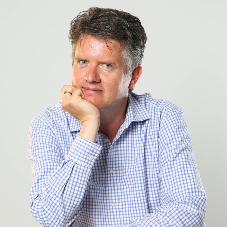 Lars Haider, Chefredakteur des Hamburger Abendblatts, ist sonst ein Mann, der sich akribisch an die Fakten hält. Jetzt lässt er seiner Fantasie freien Lauf und schlüpft in die Haut von Reporter Lukas Hammerstein, der die Morde an diversen Journalistenkollegen aufklärt.