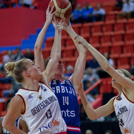 Deutschlands Leonie Fiebich (l.) zeigte eine starke Leistung in der Partie gegen Serbien. 