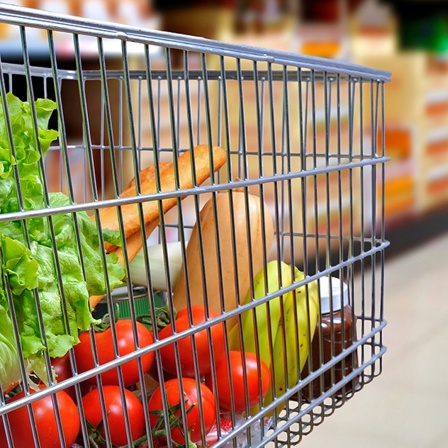 Einkaufswagen in einem Supermarkt