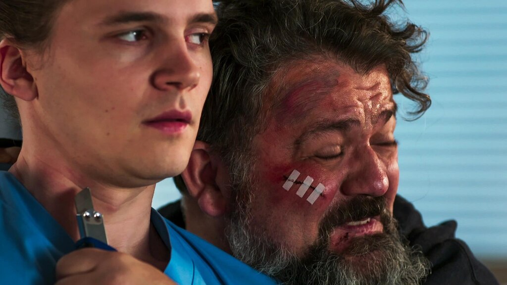 In aller Freundschaft - Die jungen Ärzte: Folge 177: Trugschluss (S05/E09)  - Hörfassung - hier anschauen
