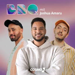 Die beiden Moderatoren Zuher und Dominik mit ihrem Gast Joshua Amaru