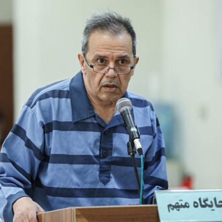 Der Deutsch-Iraner Djamshid Sharmahd sitzt im Gerichtssaal