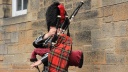 Ein Mann im schottischen Kilt spielt Dudelsack | Bild: colourbox.com