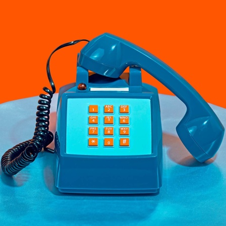 Ein Telefon mit Schnur.