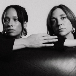 Das Kölner DJ Duo Careless läuten mit ihrem Mix aus House, Afrohouse, Gqom und Batida Sounds das c/o Pop Wochenende ein. 