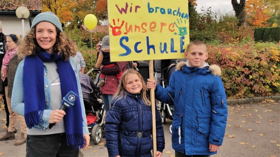 Neuneinhalb - Das Reportermagazin Für Kinder - Der Letzte Gong. - Ein Dorf Kämpft Für Seine Schule