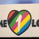 Bunt, aber ohne Regenbogen - die "One Love"-Kapitänsbinde