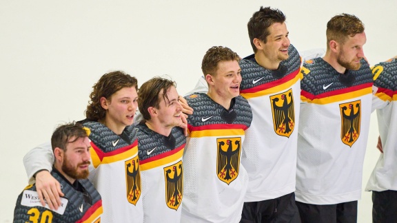 Sportschau - Erster Sieg Bei Eishockey-wm: Deb-team Gewinnt Gegen Slowakei