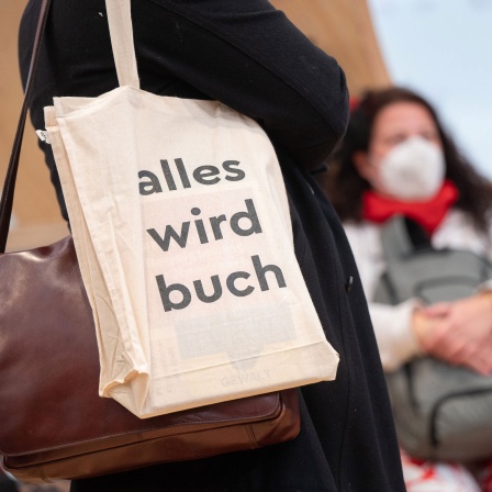 Frankfurter Buchmesse 2022: Tasche mit der Aufschrift &#034;Alles wird Buch&#034;