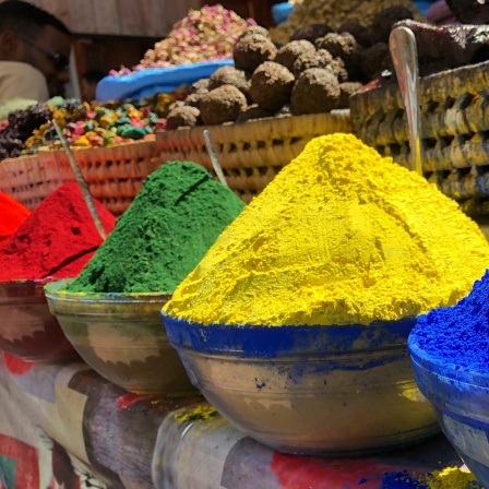 Knallige Farbpigmente, orientalische Düfte: Die Märkte in Marrakesch sind ein Rausch für die Sinne.