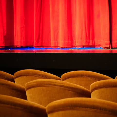 Stuhlreihen im Theatersaal des Renaissance Theaters in Berlin-Charlottenburg