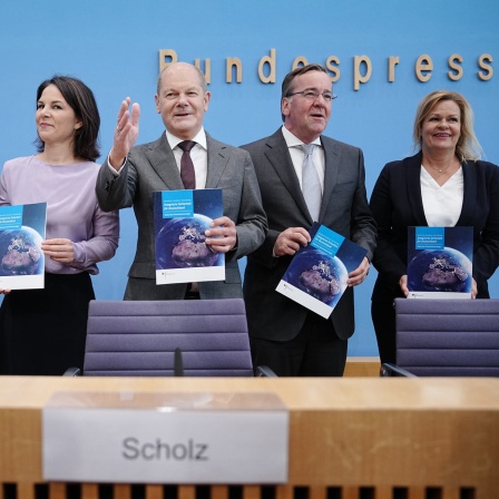 Mehrere Ministerinnen und Minister stellen die Nationalen Sicherheitsstrategie vor