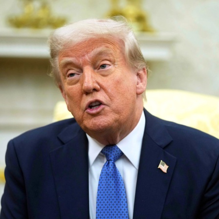 US-Präsident Donald Trump spricht im Oval Office des Weißen Hauses.