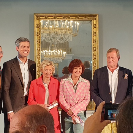 Das Podium beim Plöner Gespräch am 6. Juli 2023 im Plöner Schloss zum Thema "Adelig und Royals".