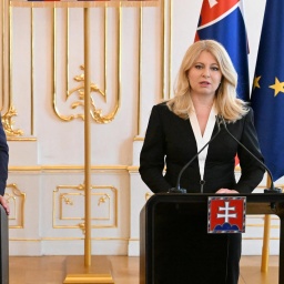 Die amtierende Präsidentin Zuzana Caputova (r) und der designierte Präsident Peter Pellegrini bei einem Statement am 16. Mai 2024.