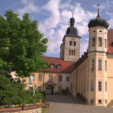 Innenhof Kloster-Plankstetten  | Bild: BR