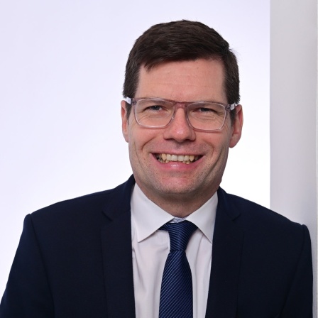 Ein Porträtbild von Dr. Roland Abold, Geschäftsführer von "infratest dimap".