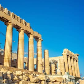 Die Akropolis unter strahlen blauem Himmel (Foto: imago images / Wolfgang Simlinger)