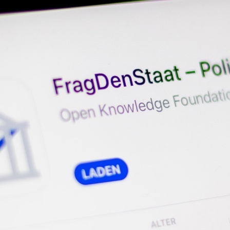 Internetseite "Fragdenstaat" auf einem Bildschirm. Symbolbild Informationsfreiheitsgesetz