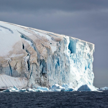 Schelfeis in der Antarktis - Polarstern-Expedition soll Schmelze untersuchen