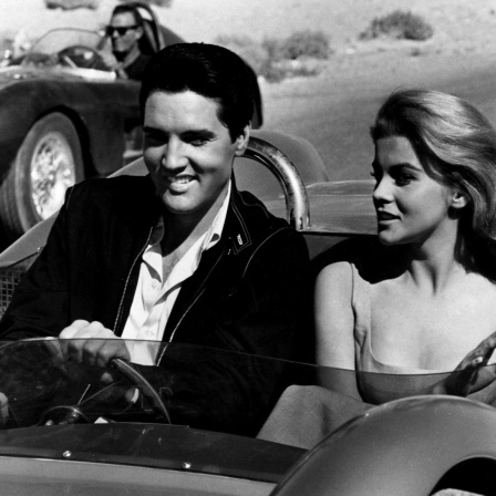 Elvis Presley und Ann-Margret fahren 1964 zusammen Auto