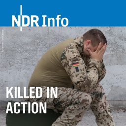 Ein traumatisierter Soldat verbirgt sein Gesicht verzweifelt in seinen Händen.