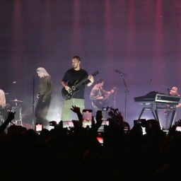 Colin Brittain, Emily Armstrong, Phoenix, Alex Feder (filling in for guitarist Brad Delson), Joe Hahn, and Mike Shinoda of Linkin Park, Los Angeles 2024