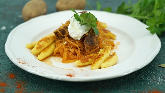 Ard-buffet - Rezept: Szegediner Gulasch Mit Kartoffelnudeln