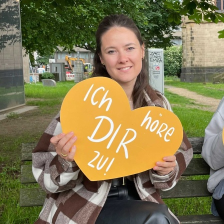 Larissa-Schöppner (l.) und Nuria-Neubacher von der Düsseldorfer Initiative "Zuhören Draußen"