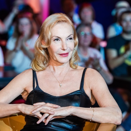 Die Sängerin Ute Lemper, aufgenommen bei der MDR-Talkshow Riverboat