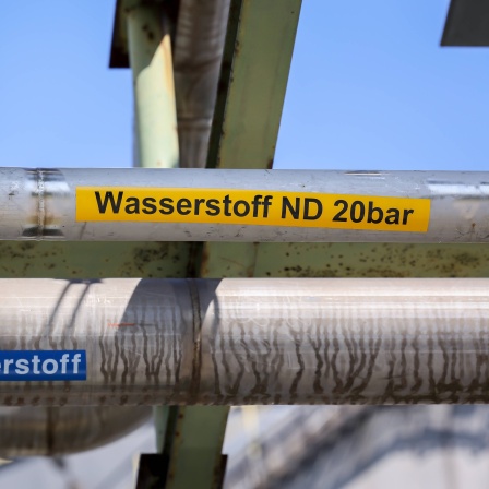 Rohrleitungen fuer Wasserstoff und Sauerstoff.