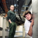 Devid Striesow und Axel Rahnisch in tunnelartigen Katakomben