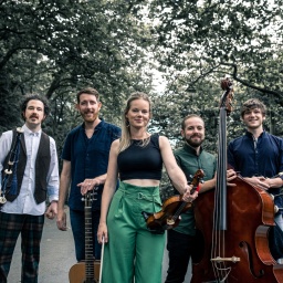 Die schottische Folkband Breabach.