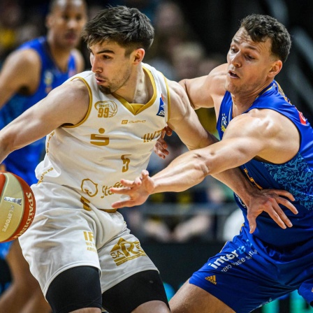 Duell im Halbfinale der Basketball-Bundesliga zwischen Alba Berlin und den Niners Chemnitz