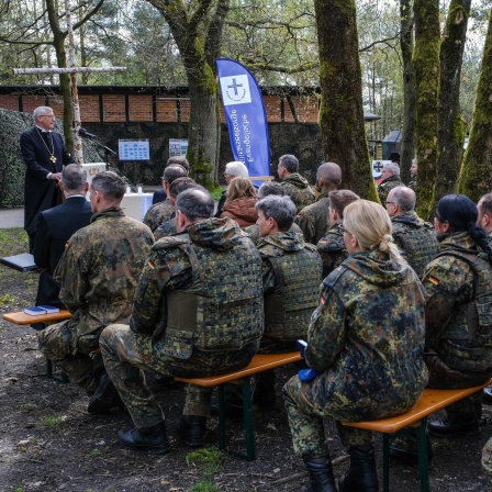 Kriegstüchtige Friedensbotschafter - Militärseelsorge in der Zeitenwende