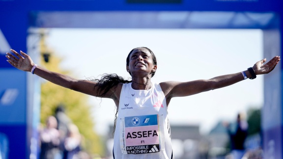 Sportschau - Tigist Assefa Siegt Beim Berliner Marathon Mit Weltrekordzeit