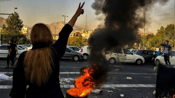 Brennpunkt - Brennpunkt: Iran - Gewaltwelle Gegen Demonstrierende